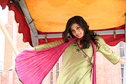  (Foto: Martin SchmitzPuja Gupta auf dem "Russenrad"
